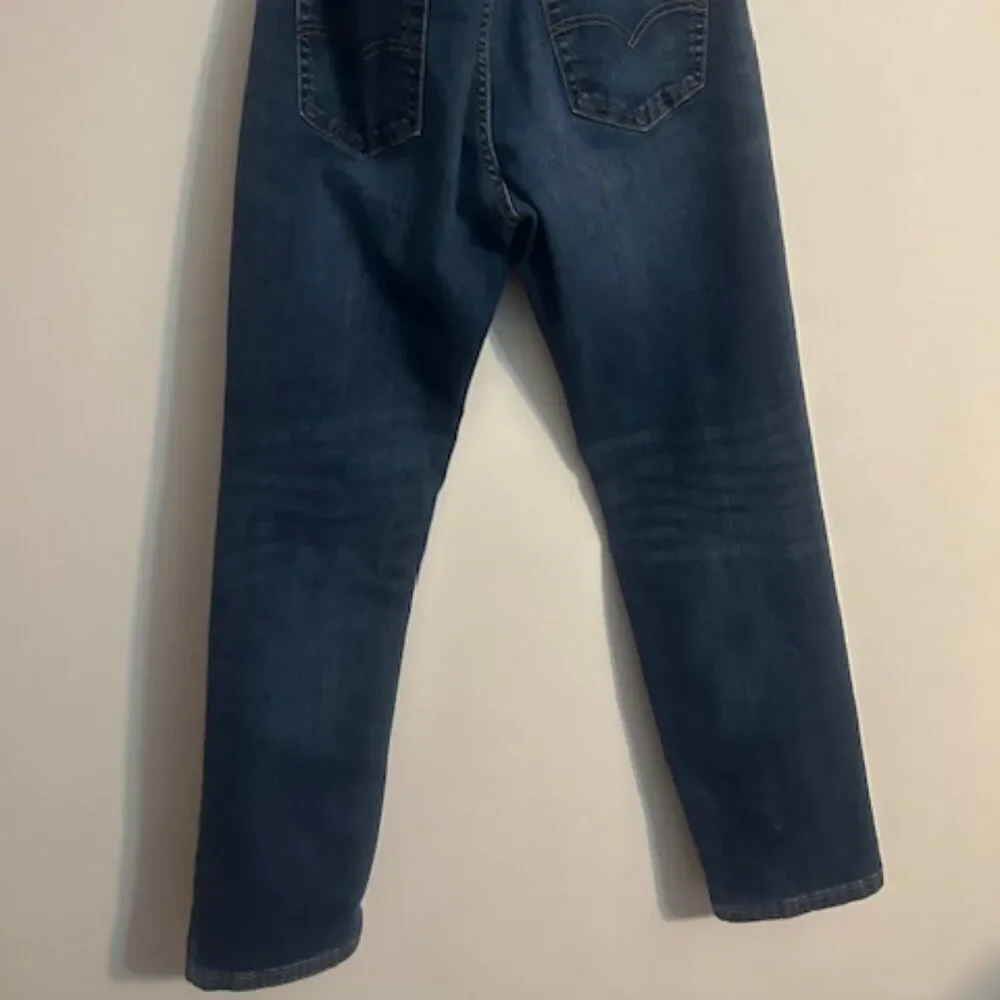 Levi's 541 distressed 5 pocket denim jean, size 34/32